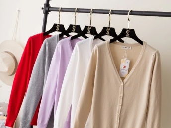 圖 低價(jià)處理庫(kù)存工廠(chǎng)跳樓貨北京便宜男女裝棉服10元四季服裝批發(fā) 北京服裝 鞋帽 箱包